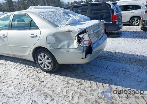 2004 Toyota Camry Le z USA, uszkodzony, nr VIN 4T1BE32K94U359576